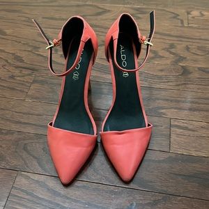 Coral colored also heels great condition